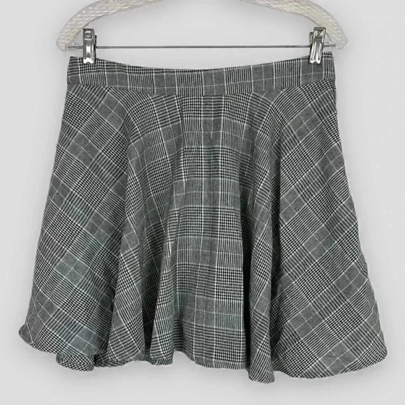 🎁4/$25 ~ SHEIN plaid skirt‎ large black and white - Picture 1 of 6